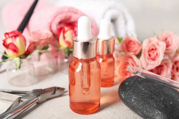 Bottles Cuticle Oil Rose Flowers Light Background Closeup — Stock Photo, Image