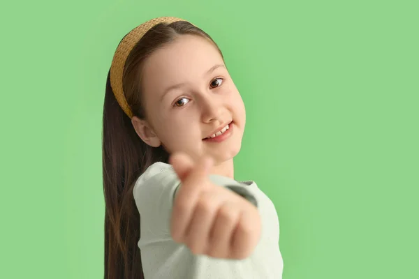 Cute Little Girl Making Heart Her Fingers Green Background Closeup — Stock Photo, Image