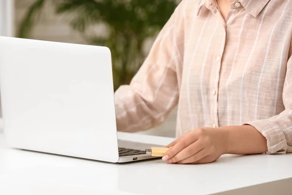 Woman Using Usb Flash Drive Modern Laptop Table Office Closeup — Stock Photo, Image