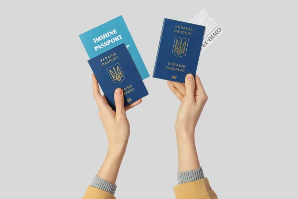 Woman Ukrainian Immune Passports Light Background — Stock Photo, Image