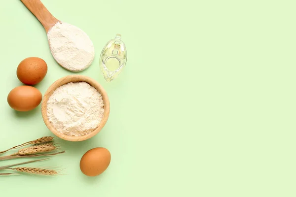 Composition Bowl Wheat Flour Eggs Spoon Oil Green Background — Stock Photo, Image