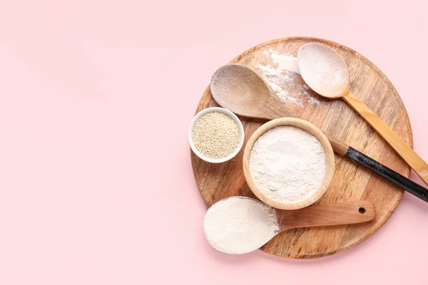 Board Bowl Wheat Flour Sesame Seeds Spoons Pink Background — Stock Photo, Image