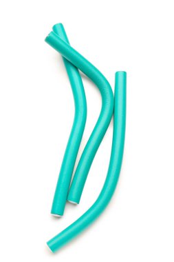 Beyaz arka plan üzerinde izole saç curlers