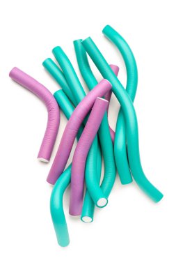 Beyaz arka plan üzerinde izole saç curlers