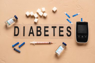Bej arkaplanda glukometre, insülin ve şeker bulunan sözcük DIABETES