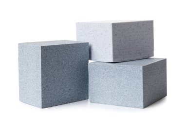 Dekoratif podyumlar beyaz arkaplanda izole edildi