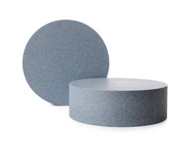 Dekoratif podyumlar beyaz arkaplanda izole edildi