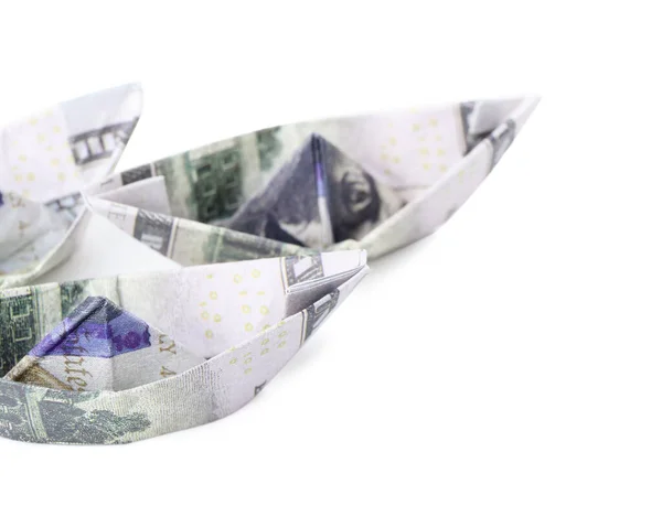 Beyaz Arkaplanda Dolar Banknotlarından Yapılmış Origami Tekneleri — Stok fotoğraf