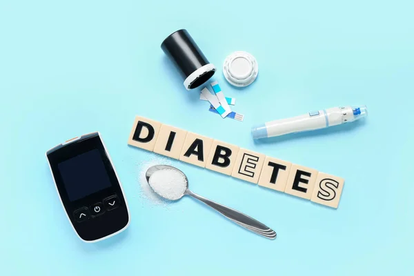 Diabete Parola Con Glucometro Penna Lancetta Cucchiaio Zucchero Sfondo Blu — Foto Stock