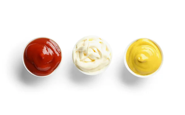 Tigelas Ketchup Maionese Mostarda Isoladas Sobre Fundo Branco — Fotografia de Stock