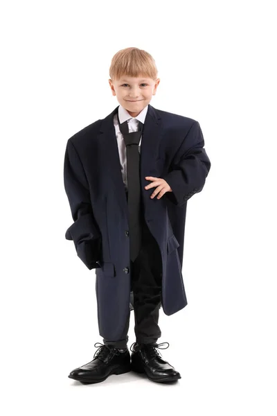 白い背景に大きなジャケットで面白い小さなビジネスマン — ストック写真