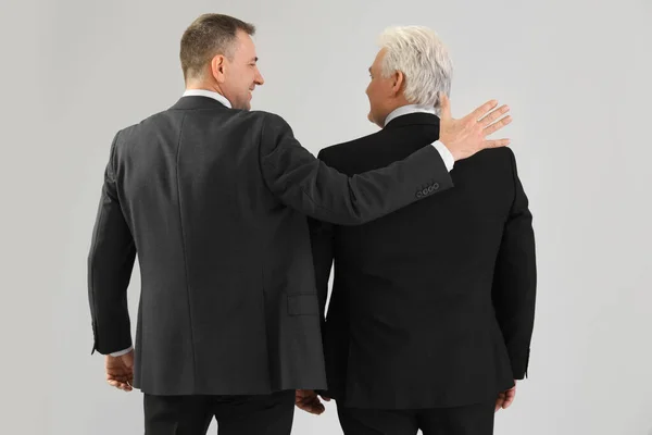 Mature Brothers Suits Grey Background Back View — Stock Photo, Image