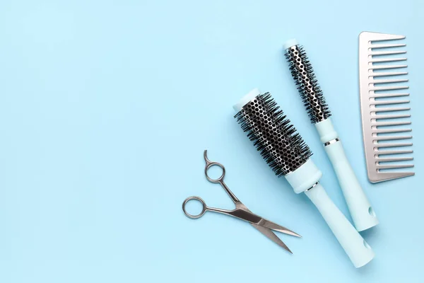 Hair Brushes Scissors Blue Background — Stock Photo, Image
