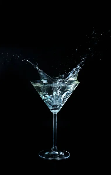Cristal Con Salpicaduras Martini Sobre Fondo Negro —  Fotos de Stock