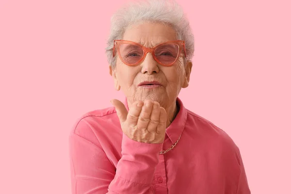 Senior Woman Blowing Kiss Pink Background Closeup — Stock Photo, Image