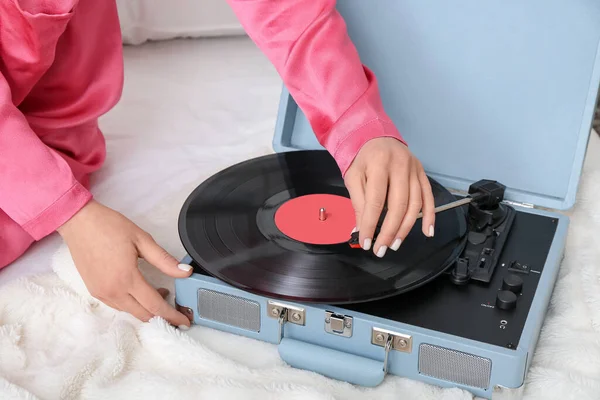 Young Woman Record Player Bedroom Closeup — Stock Photo, Image