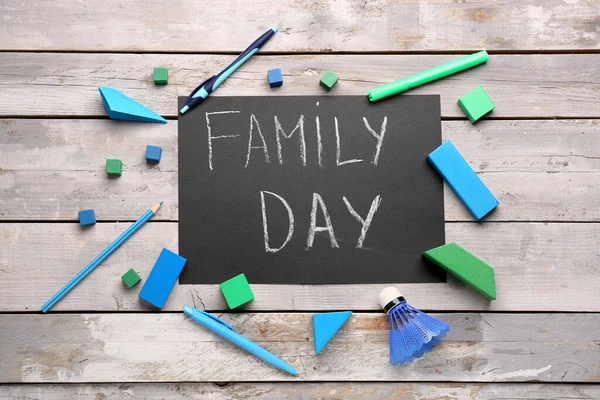 Chalkboard Dengan Teks Hari Keluarga Alat Tulis Sekolah Dan Mainan — Stok Foto