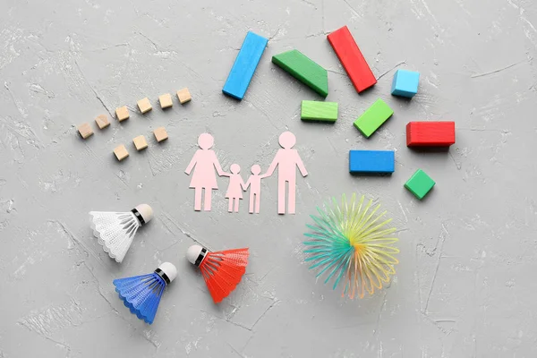 Text Family Day Mit Papierfigur Und Spielzeug Auf Grunge Hintergrund — Stockfoto