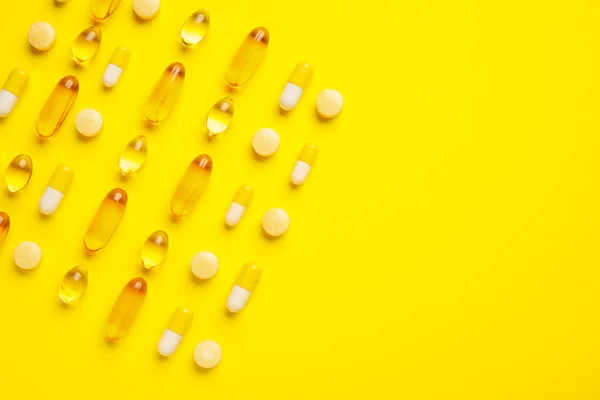 Different Pills Yellow Background — Stock Photo, Image