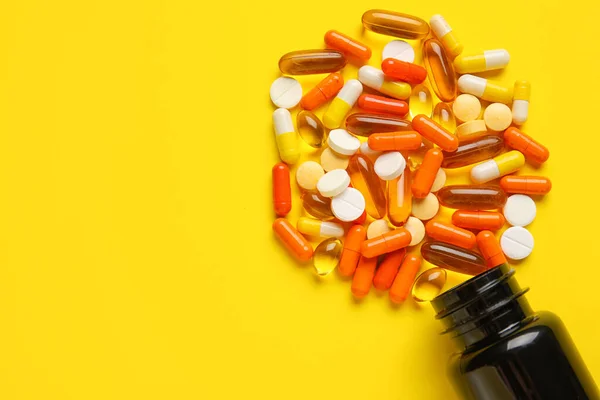 Bottle Pills Yellow Background — Stock Photo, Image