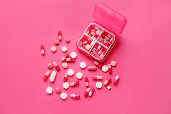 Kontejner Pilulkami Růžovém Pozadí — Stock fotografie