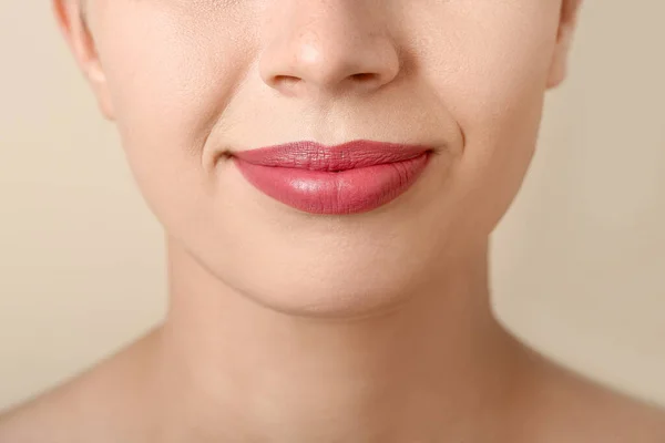 Woman Pink Lips Beige Background Closeup — Stock Photo, Image
