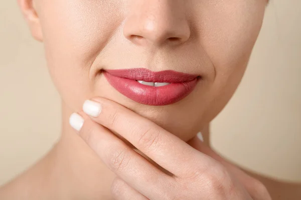 Woman Pink Lips Beige Background Closeup — Stock Photo, Image