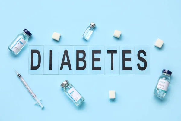 Diabete Con Insulina Siringa Zucchero Sfondo Blu — Foto Stock