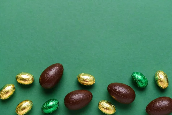 Chocolate Easter Eggs Candies Green Background — Stock Photo, Image