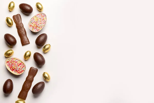 Chocolade Konijntjes Paaseieren Met Hagelslag Witte Achtergrond — Stockfoto