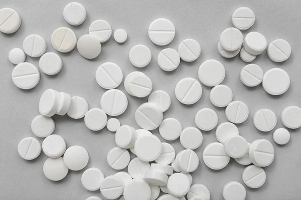 Weiße Pillen Auf Grauem Hintergrund — Stockfoto