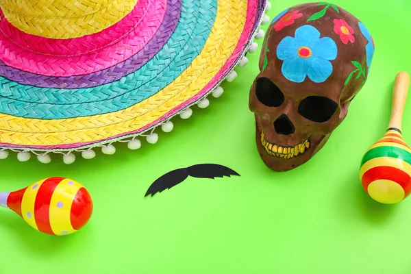 Maracas Mexicanas Bigode Papel Crânio Pintado Chapéu Sombrero Sobre Fundo — Fotografia de Stock