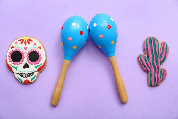 Mexican Maracas Cookies Lilac Background — Stock Photo, Image
