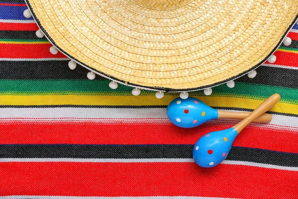 Maracas Mexicains Avec Chapeau Sombrero Sur Serape Coloré — Photo