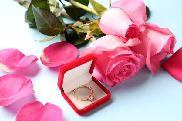Box Engagement Ring Roses Blue Background Closeup — Stock Photo, Image