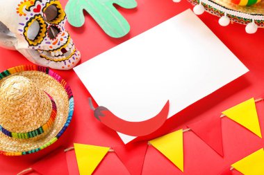 Kırmızı arkaplanda Meksika sembolleri olan boş kart, yakın plan.