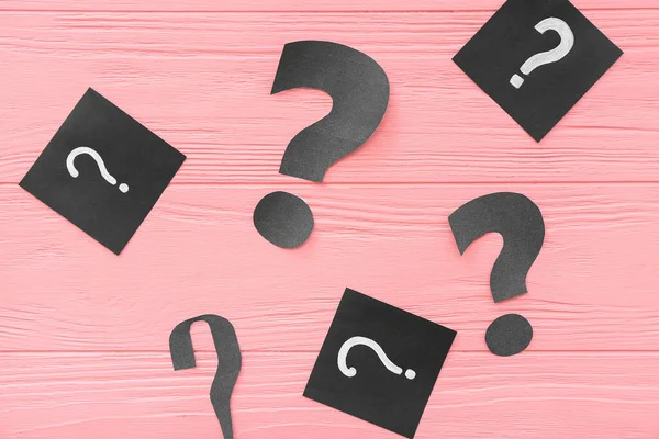 Paper Question Marks Pink Wooden Background — Stock Photo, Image