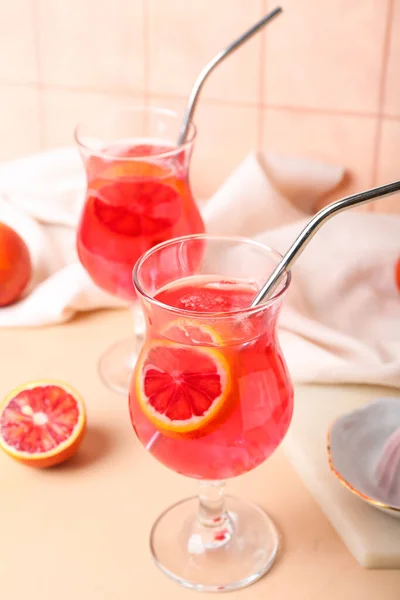 Masada Bir Bardak Lezzetli Kan Portakallı Limonata — Stok fotoğraf