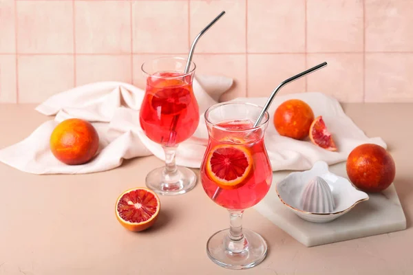 Ποτήρια Νόστιμο Αίμα Πορτοκαλάδα Λεμονάδα Στο Τραπέζι — Φωτογραφία Αρχείου