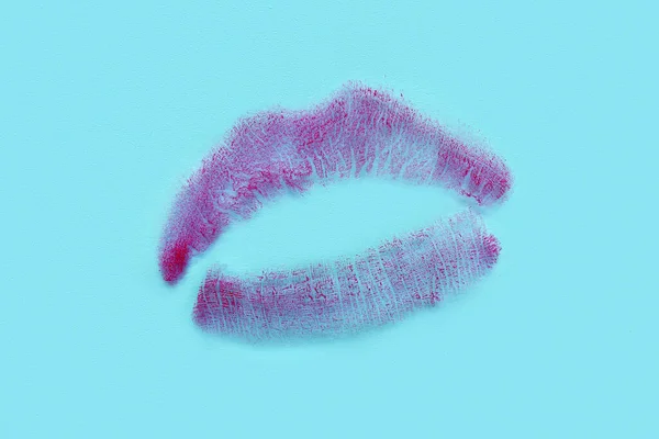 Lippenstift Kussmarke Auf Blauem Hintergrund — Stockfoto