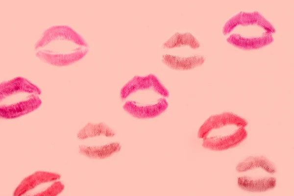 Lipstick Kiss Marks Pink Background — Stock fotografie
