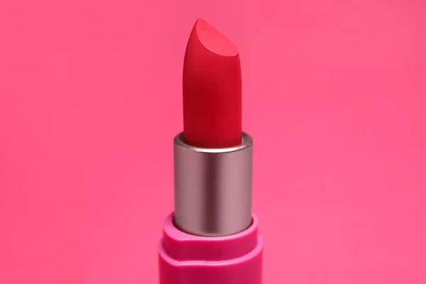 분홍색 배경의 아름다운 립스틱 — 스톡 사진