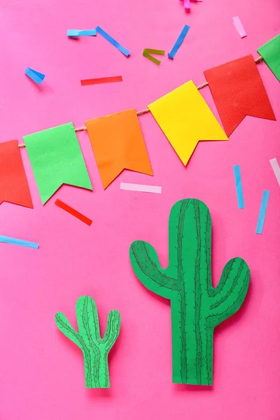 Mexikanska Flaggor Med Papper Kaktusar Och Konfetti Rosa Bakgrund — Stockfoto