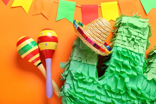Mexikanska Maracas Med Sombrero Hatt Pinata Och Flaggor Färg Bakgrund — Stockfoto