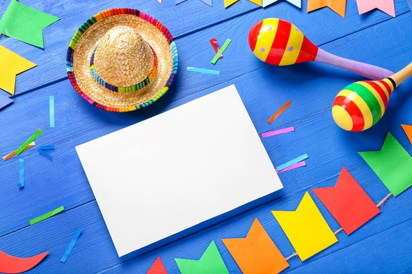 Cartão Branco Com Maracas Mexicanas Chapéu Sombrero Bandeiras Confetes Sobre — Fotografia de Stock