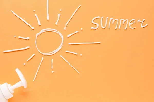 Word Lato Kremem Przeciwsłonecznym Pomarańczowym Tle — Zdjęcie stockowe