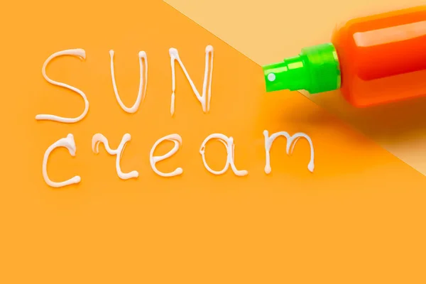 Text Sun Cream Bottle Color Background — Stock Photo, Image