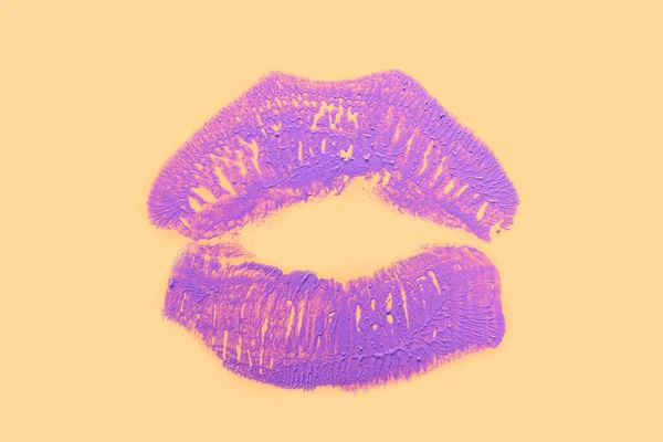 Lilac Lipstick Kus Merk Beige Achtergrond — Stockfoto
