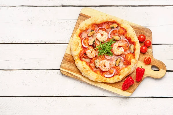 Board Tasty Seafood Pizza Light Wooden Background — Stock Photo, Image