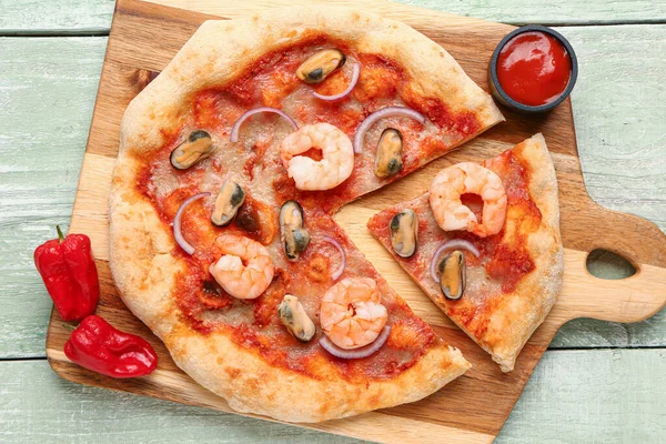 Пицца Морепродуктов Светлом Деревянном Фоне — стоковое фото